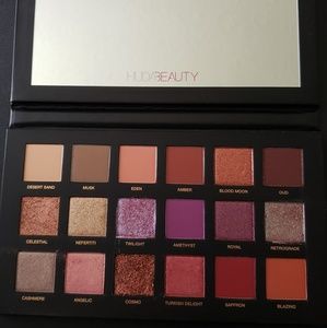Huda Beauty Dessert Dusk Palette
